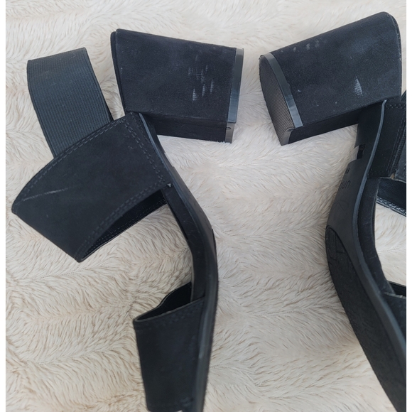 Unisa Audrey Black Block Heel Sandals - Picture 8 of 16